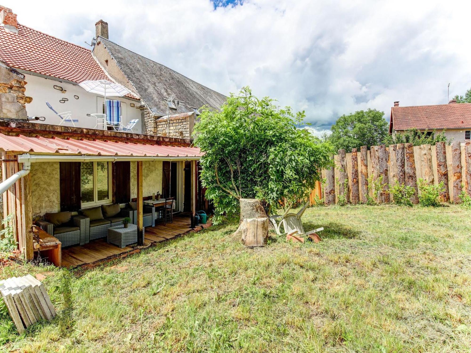 Traditional Holiday Home In Brinon Sur Beuvron Exterior photo