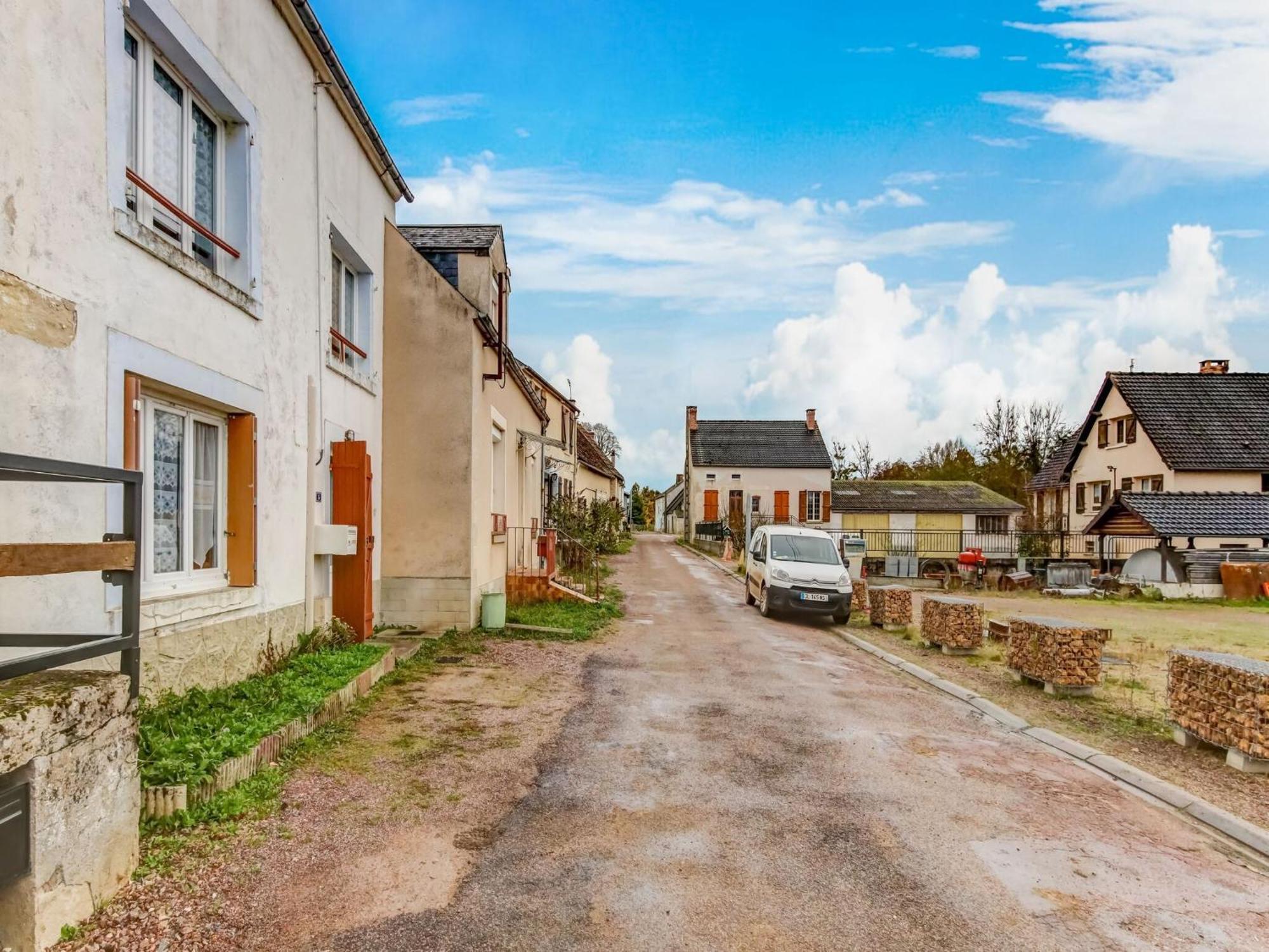 Traditional Holiday Home In Brinon Sur Beuvron Exterior photo